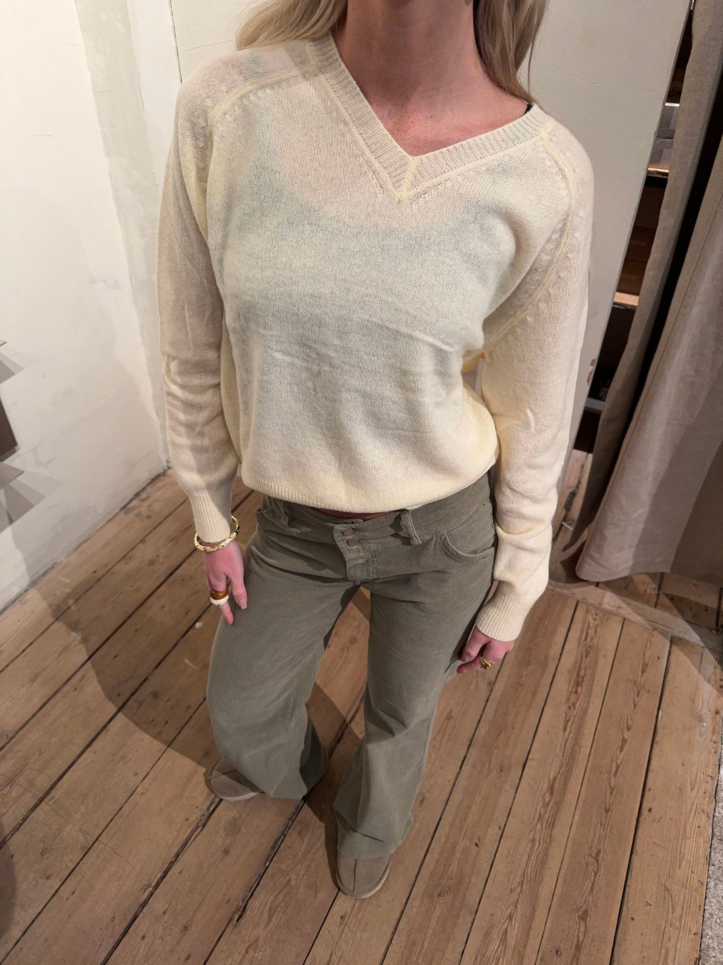 Aiko v-neck sweater - Yellow